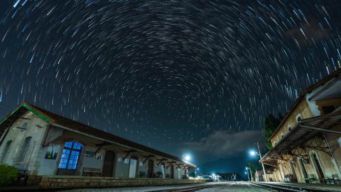 云南省红河州蒙自市碧色寨夜景星轨