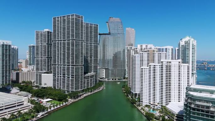 独家房地产岛天堂在迈阿密，布里克尔岛，市中心。阿斯顿马丁大厦和其他摩天大楼在风景如画的海滨和海湾