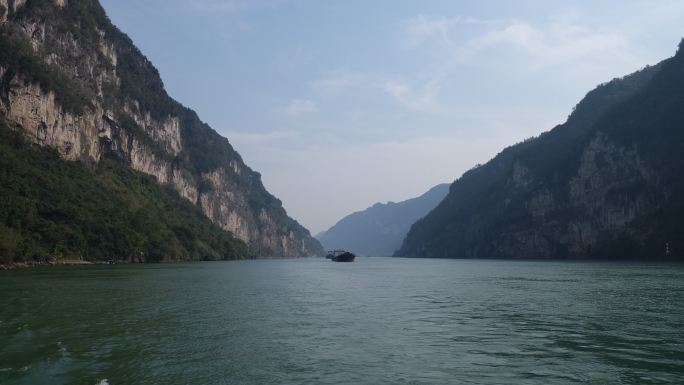 湖北宜昌长江三峡人家景区土家族居民