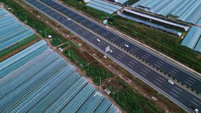 蔬菜大棚物流车道高速公路乡村振兴