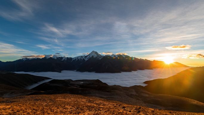 贡嘎雪山日照金山延时