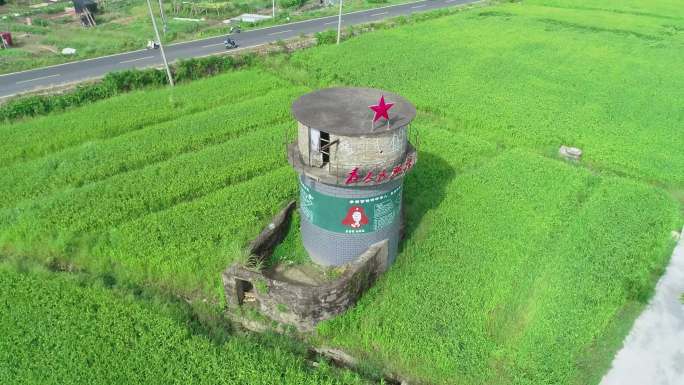 田野里的水塔