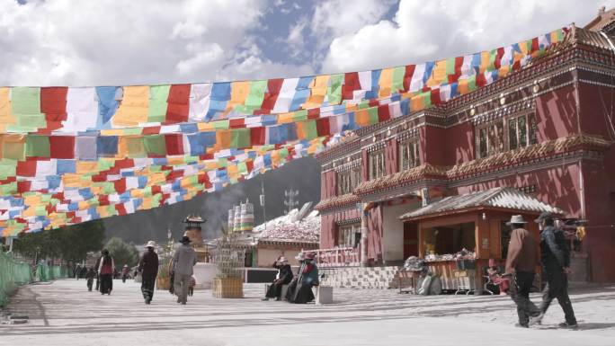 西藏经幡寺庙藏族人