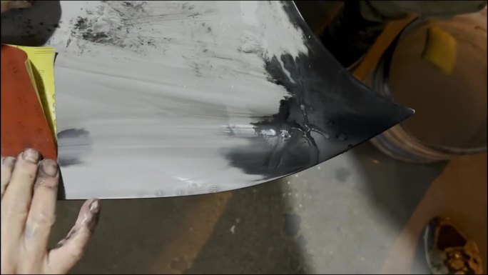 汽车维修打磨和喷漆过程的汽车4K库存视频