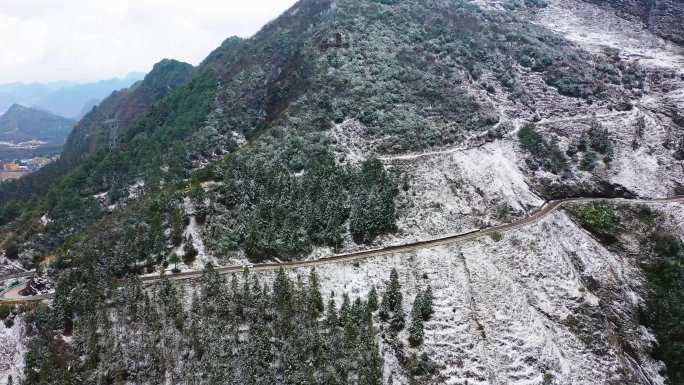 盘州挂壁公路冬景