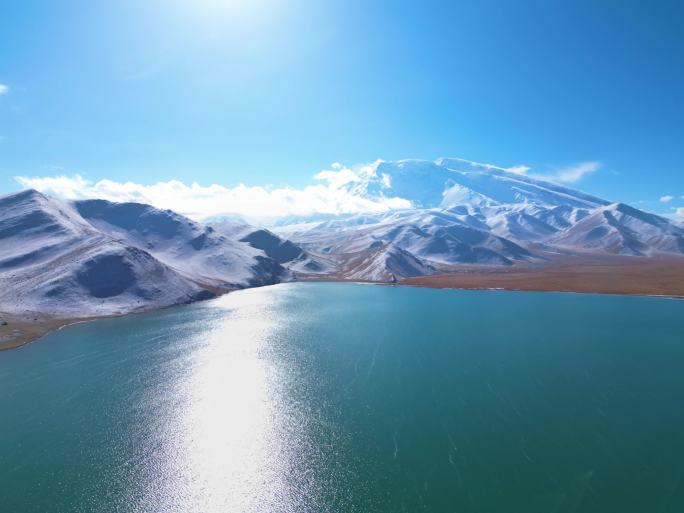 喀拉库勒湖慕士塔格峰