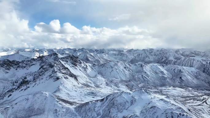 甘孜州巴塘县藏巴拉山雪山航拍雪景