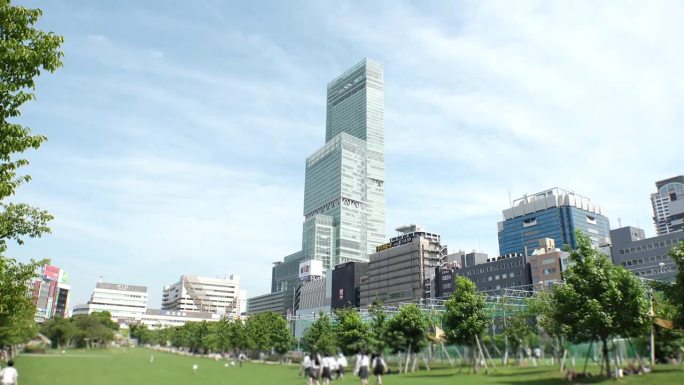 大阪，日本:安倍野春光建筑的延时拍摄。