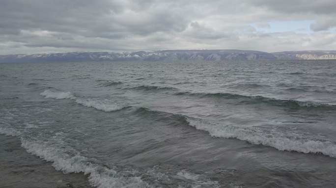 航拍俄罗斯西伯利亚湖面浪花冰原