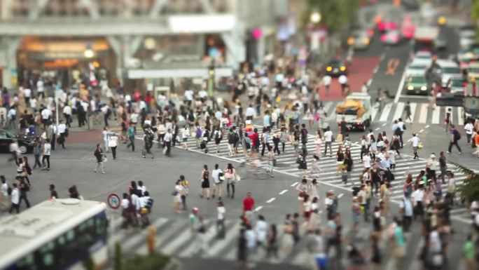 日本东京的涉谷十字路口混乱不堪