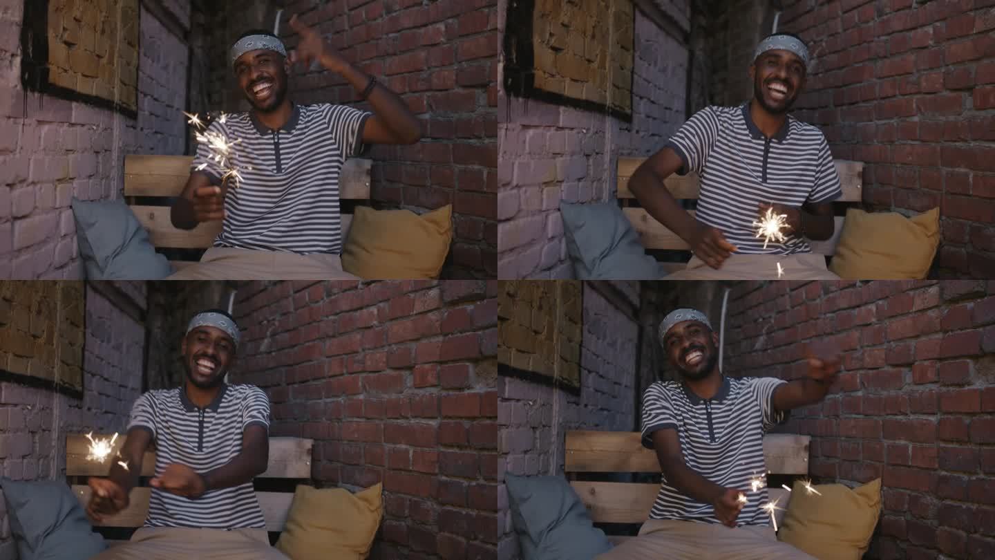 快乐的非洲裔美国人的肖像，在夏天的晚上，在户外用烟花跳舞，表达幸福