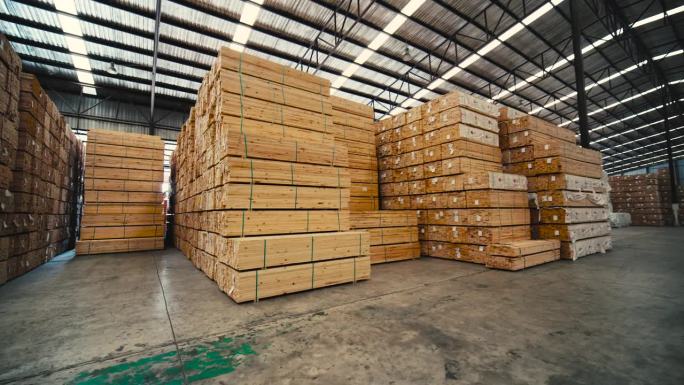 大型木材厂是生产异形木材的工厂。是一个仓库，用于出口家具