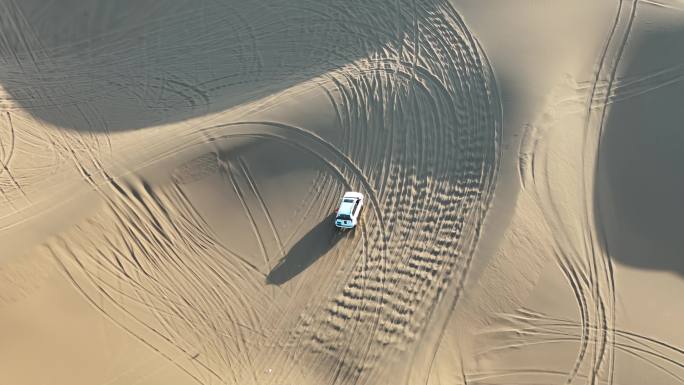 4K新疆吐鲁番库木塔格沙漠跟车航拍