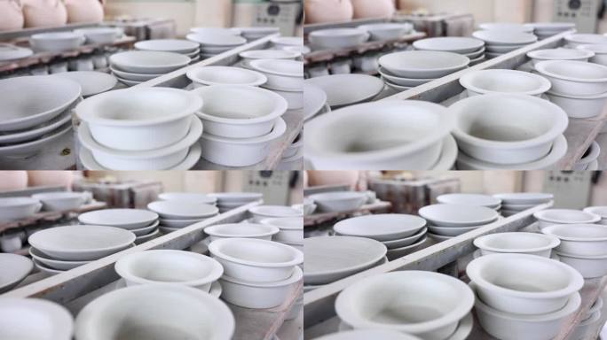 陶瓷厂准备上色的陶片