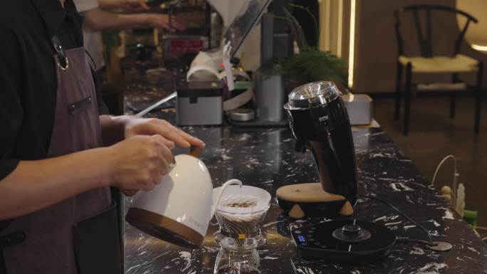 【4K】咖啡师制作咖啡