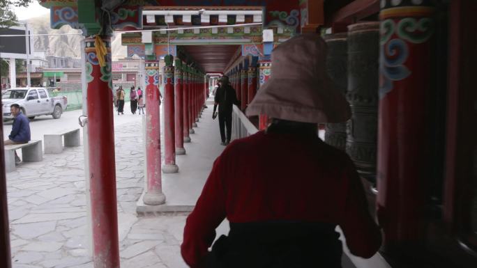藏族人转经筒