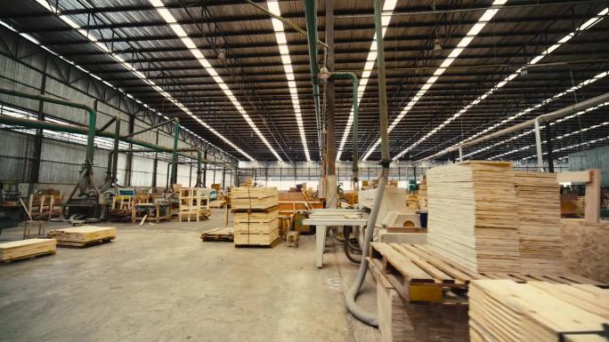 大型木材厂是生产异形木材的工厂。是一个仓库，用于出口家具