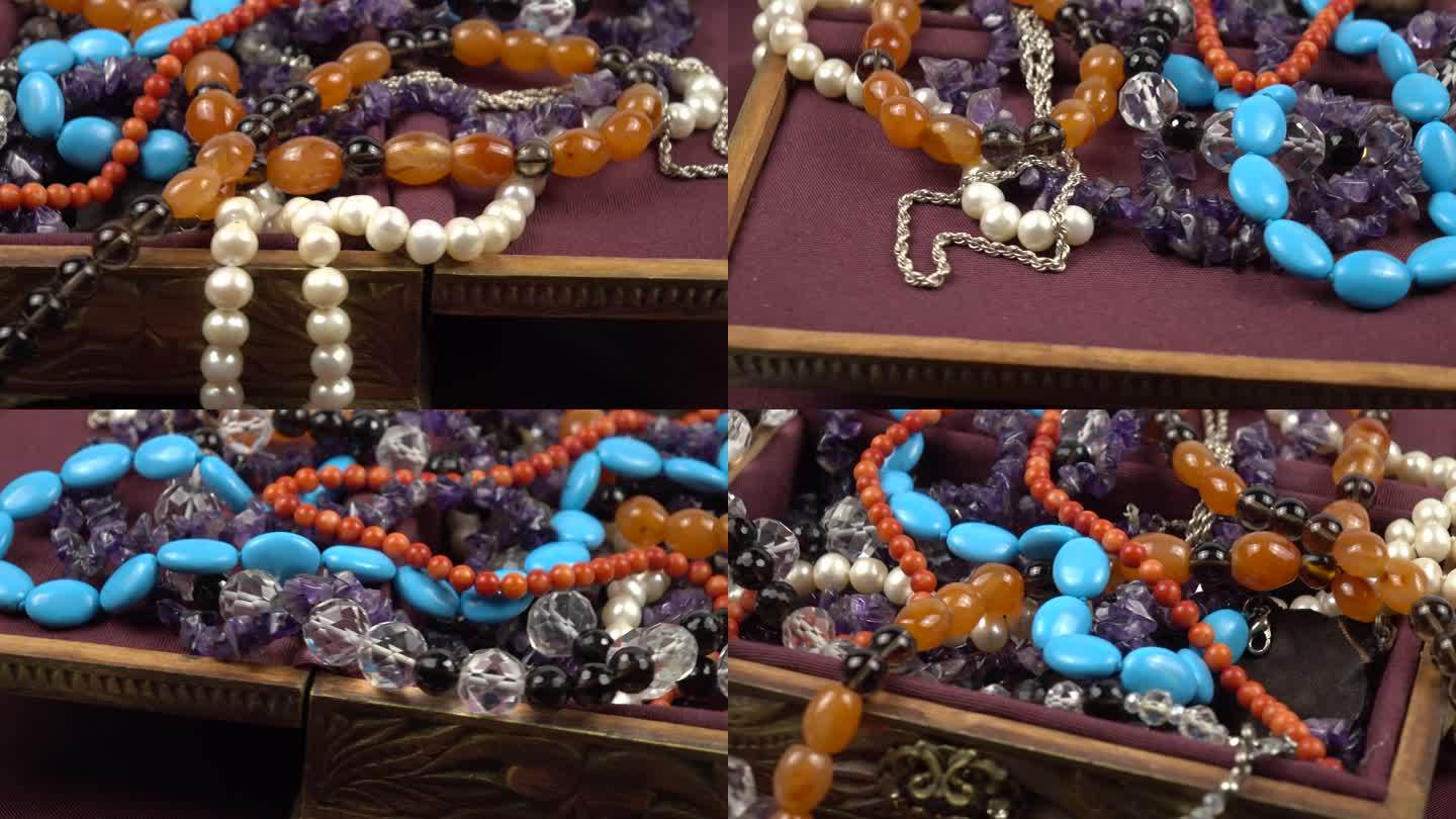珠宝盒里放着珍珠项链、水晶项链、烟熏石英项链、紫水晶项链、玛瑙项链、珊瑚项链和绿松石项链。