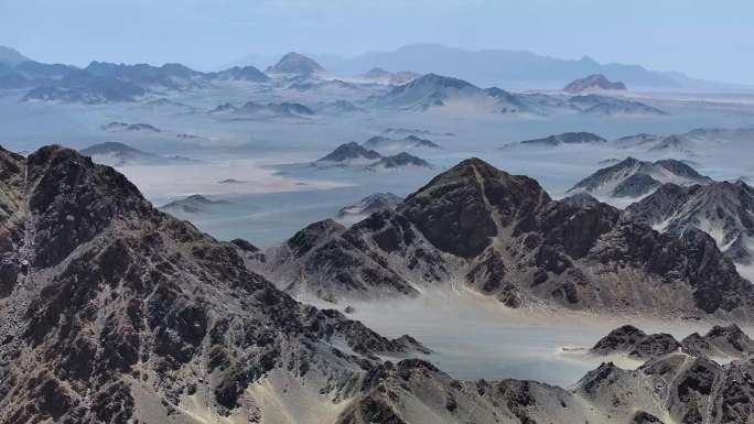 青海大西北黑独山冷湖石油小镇 风力发电