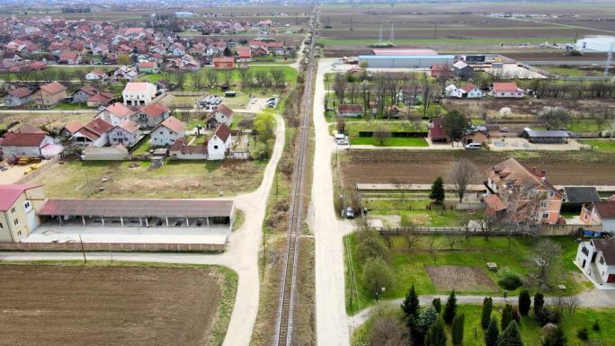 塞尔维亚诺维萨德郊区的铁路鸟瞰图