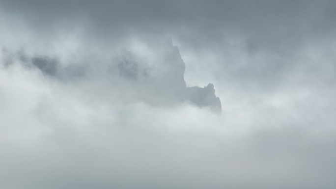 无人机航拍云层云雾中飞行高空云海