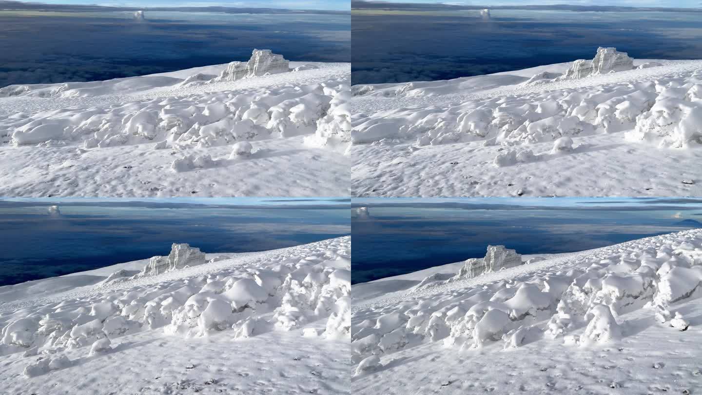神奇的令人惊叹的乞力马扎罗山火山和冰川的雪与梅鲁山4562米剪影。5895米海拔徒步登山者POV 4
