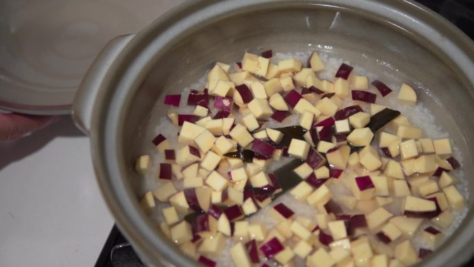 如何用陶罐煮红薯饭
