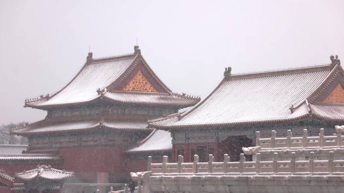 北京故宫紫禁城乾清宫门雪景