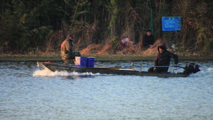 山东省威海市温泉镇凤凰湖湿地公园湖面快艇