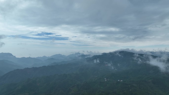 航拍大山深处摇镜头山里全景广西圣堂山