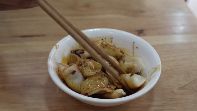 成都特色小吃红油水饺钟水饺