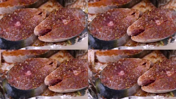 生的黄尾鱼，在切菜的过程中
