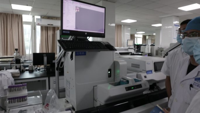 实验室 大学生做实验 实践 研究 研究