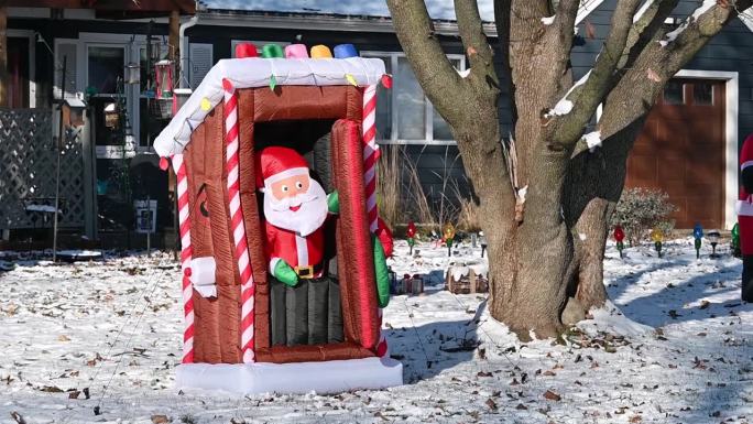 圣诞老人在屋外游戏可爱开门