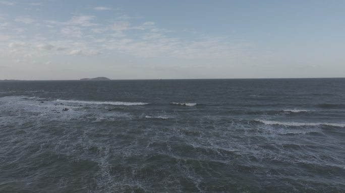 航拍山东荣成那香海冬季沙滩海浪潮水