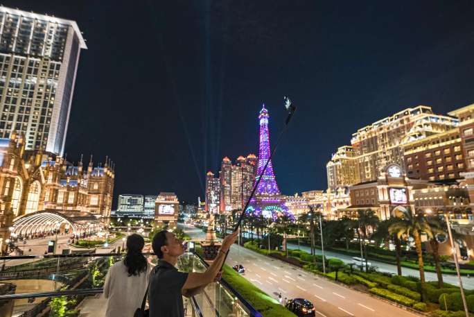 澳门巴黎人酒店夜景延时拍摄