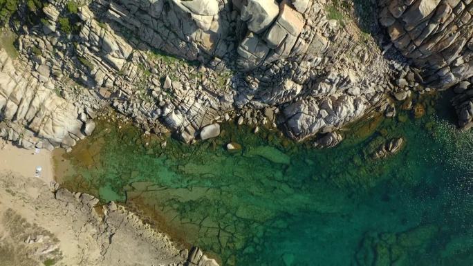 无人机航拍的Valle della Luna海滩在意大利撒丁岛的Capo Testa角