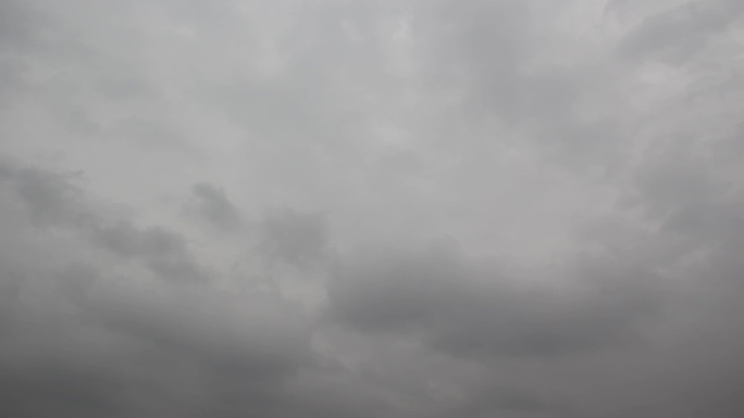 阴云密布乌云阴天天气灰色云层恶劣天气
