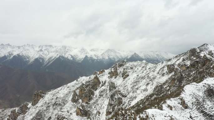 航拍雪山