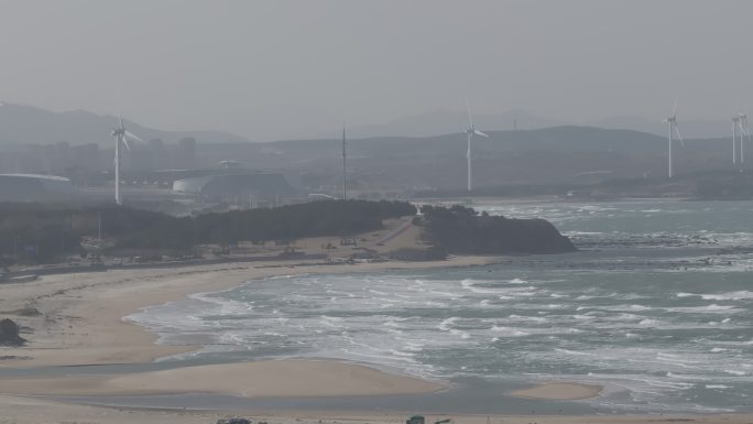 航拍山东荣成那香海冬季沙滩海浪潮水