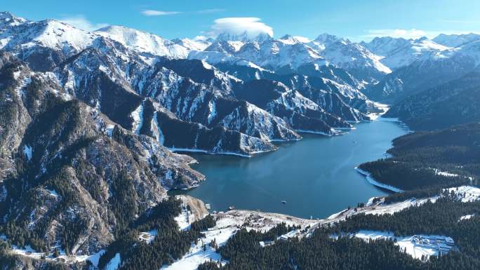 新疆天山天池雪山航拍