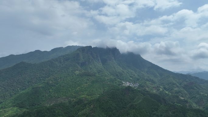 远景航拍被云雾笼罩的山顶云海来宾圣堂山