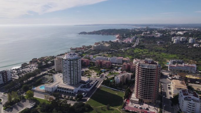 葡萄牙阿尔加维普拉亚·达·罗查的portimo高楼鸟瞰图