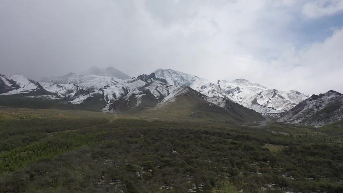 航拍雪山