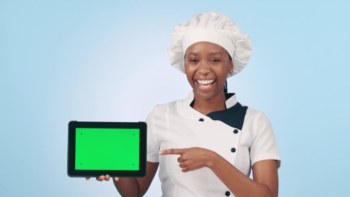 厨师、指手画脚的女人拿着平板电脑、绿屏或食物博客、社交媒体或在线食谱的模型。烹饪，移动应用程序和肖像