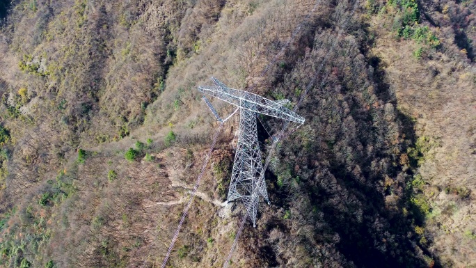 山区电线塔