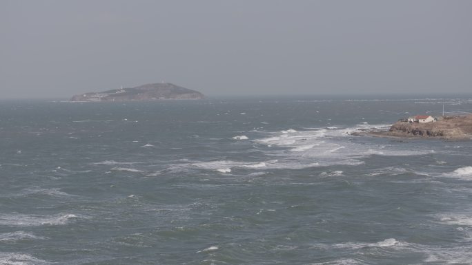 航拍山东荣成那香海鸡鸣岛大西村海岬风浪