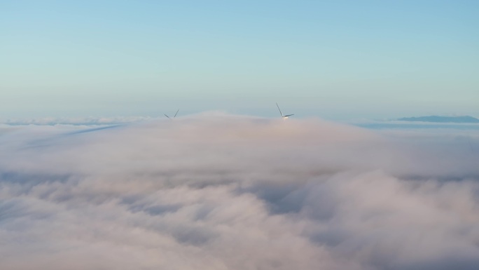 云海中的风力发电机 原创4K50
