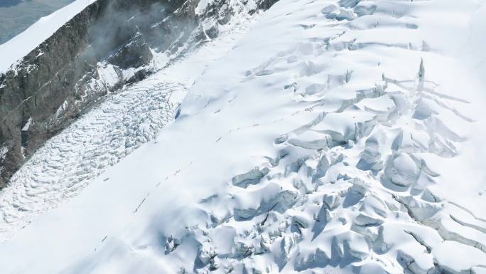 航拍雪山攀登冰裂缝路段 原创4K50帧