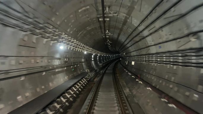 地铁隧道穿越